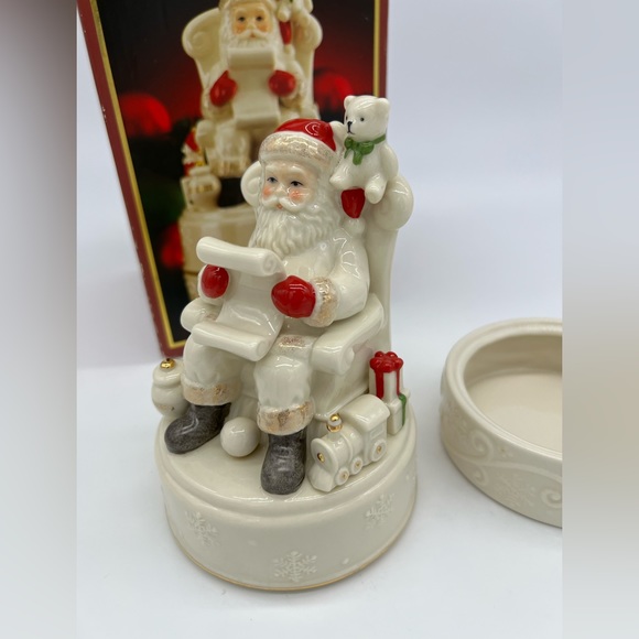 Lenox Winter's Wonder Santa Musical Keepsake Box Plays Jolly Old St Nicholas - Picture 9 of 16